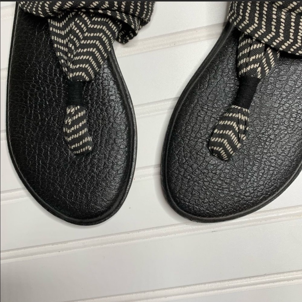 Sanuk Yoga Mat Black & White Chevron Print Sandals - Picture 3 of 5